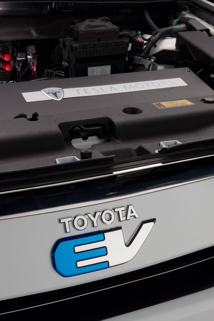  Toyota RAV4 EV Concept 2010 года  (фото 24 из 48)